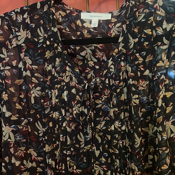 Wren & Willa Butterfly Botanical Blouse Large - Picture 11 of 13